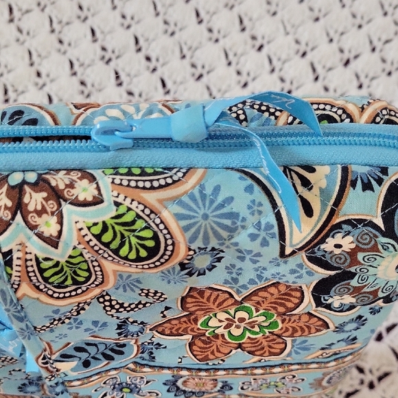 Vera Bradley Floral Blue Tablet or Mini I-pad or Fire Tablet Case - Picture 13 of 14